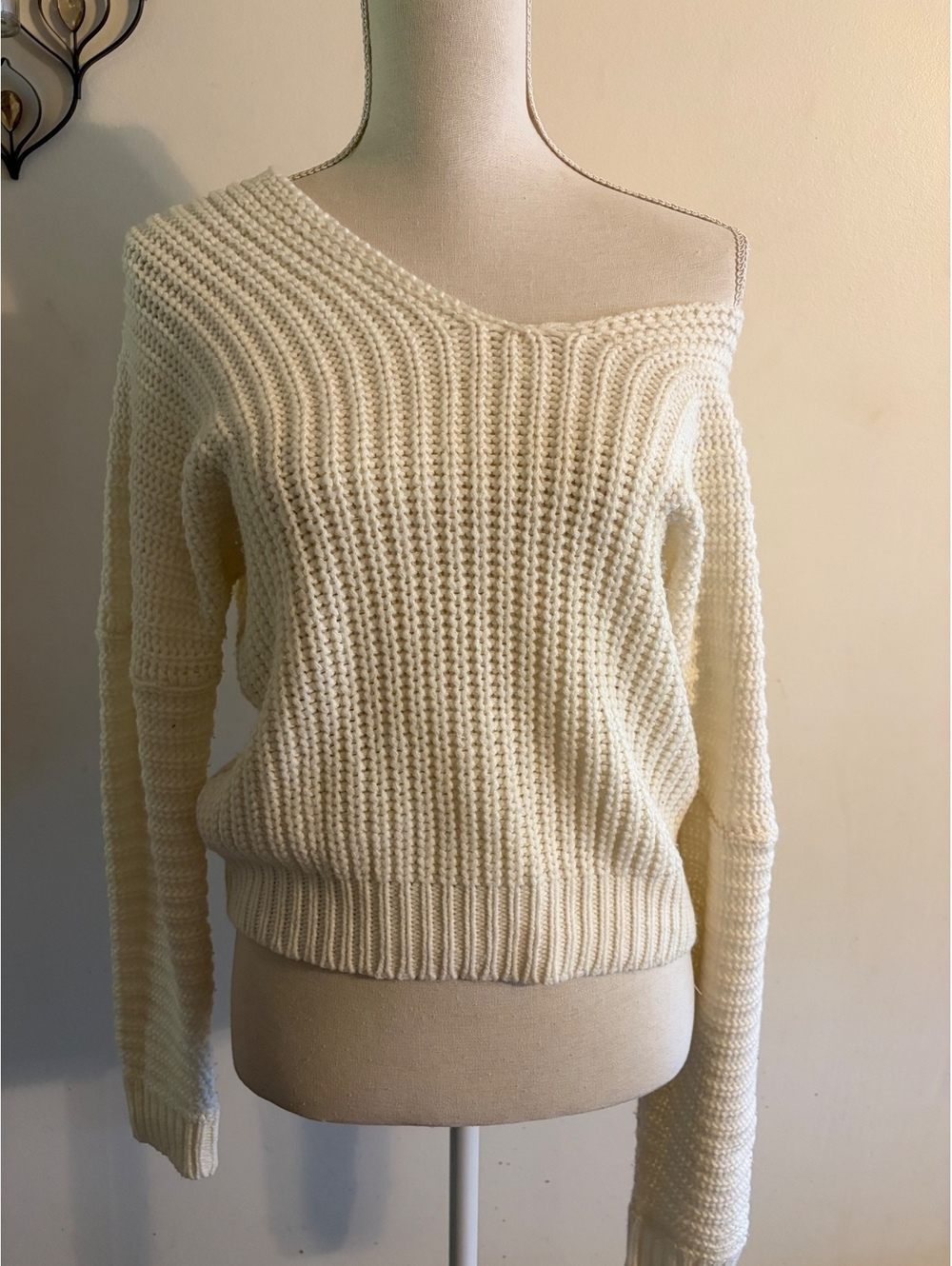 Poof Apparel Women's Cream Chunky Knit Off-Shoulder Shrug Sw